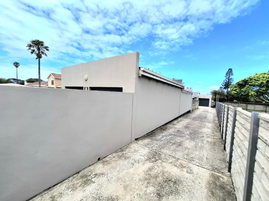 6 Bedroom Property for Sale in Gonubie Eastern Cape